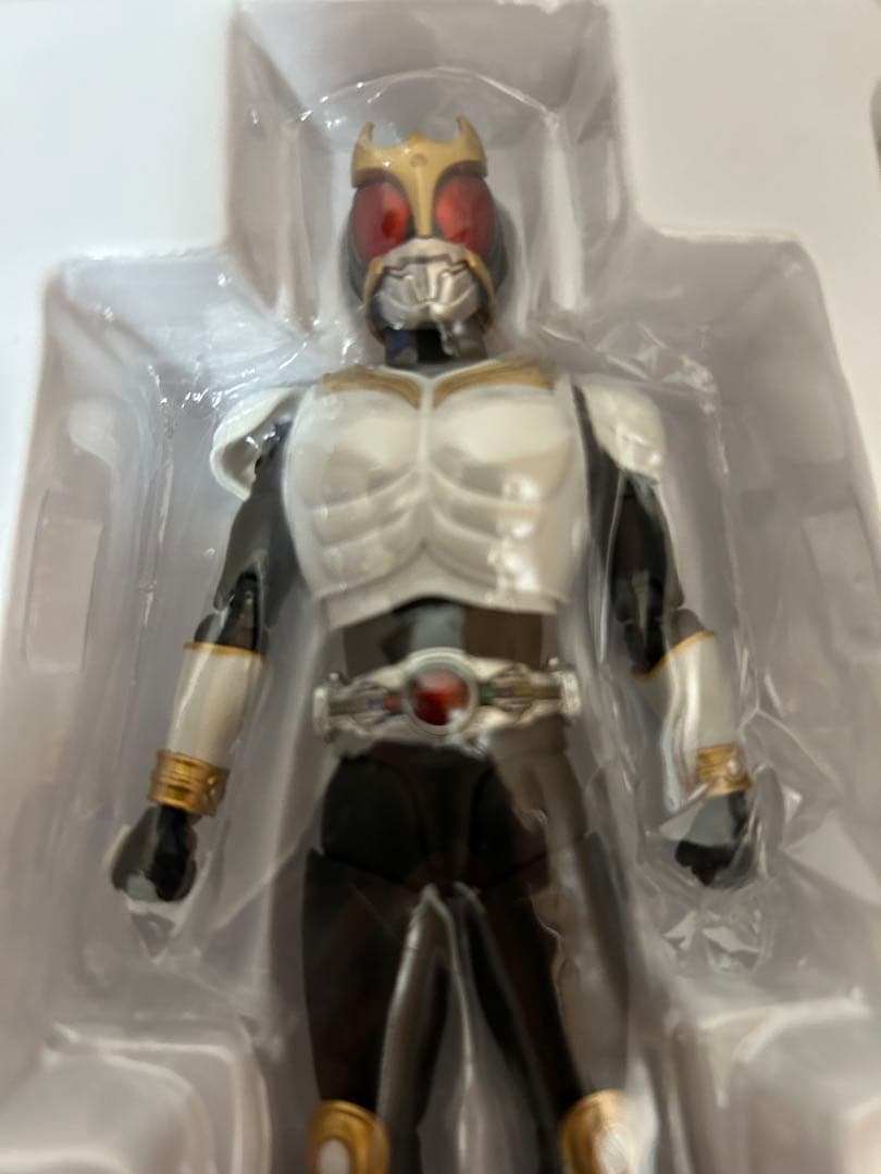 S.Hフィギュアーツ　真骨彫製法　仮面ライダークウガ グローイングフォーム