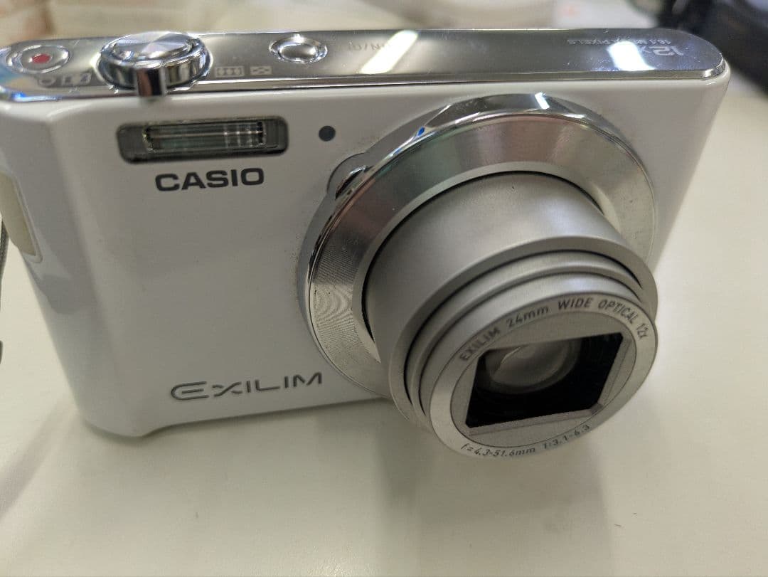 【美品】CASIO EXILIM EX-ZS180 ホワイト　動作確認済