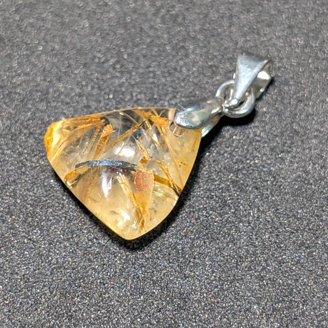 一点物【トライアングルスタールチル】最強ペンダント 太陽放射ルチル 18KGP