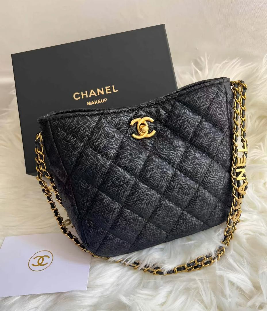 ノベルティ　ショルダーバッグ　ブラック　ゴールドチェーン