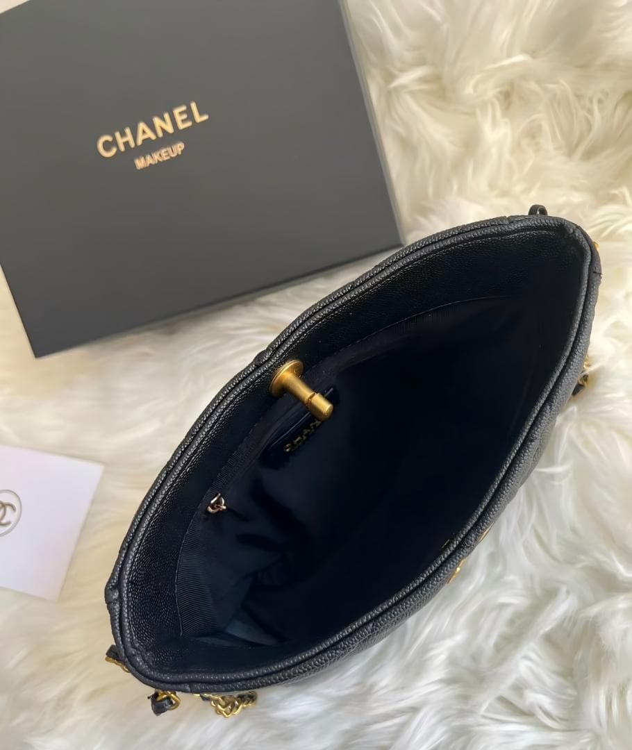 ノベルティ　ショルダーバッグ　ブラック　ゴールドチェーン