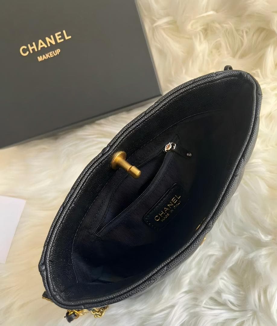 ノベルティ　ショルダーバッグ　ブラック　ゴールドチェーン