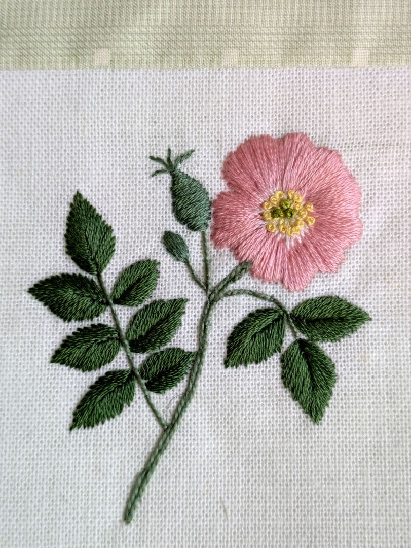 ◇バラの刺繍◇ ハンドメイド ローズガーデン風のタペストリー