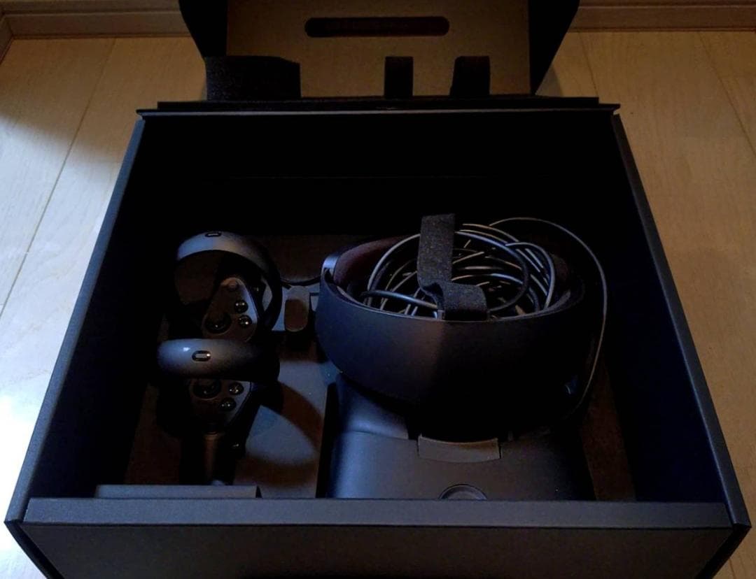  Rift S VRヘッドセット 本体とコントローラー
