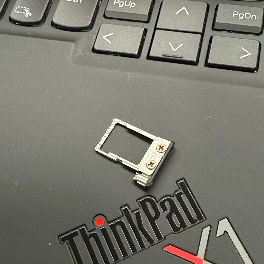 ●ThinkPad X1 Carbon Gen9 i7 16GB LTE対応