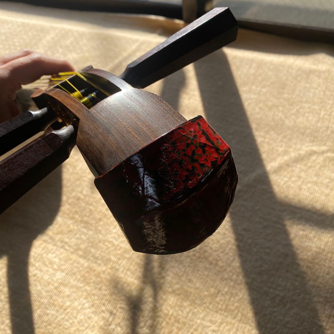 津軽三味線　紅木　金細　綾杉胴