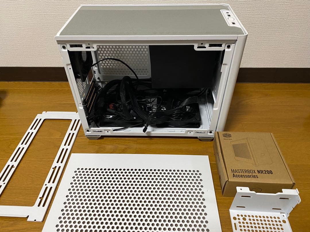 MasterBox NR200 ホワイト PCケース、電源付き