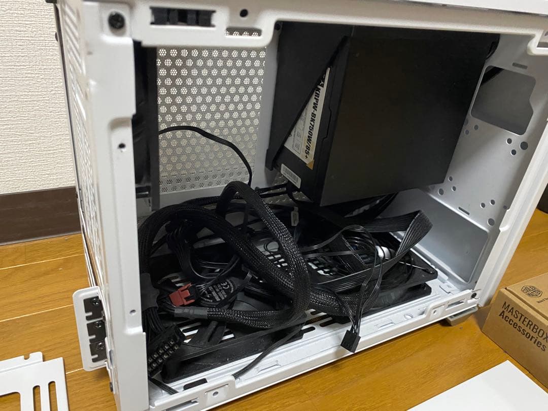 MasterBox NR200 ホワイト PCケース、電源付き