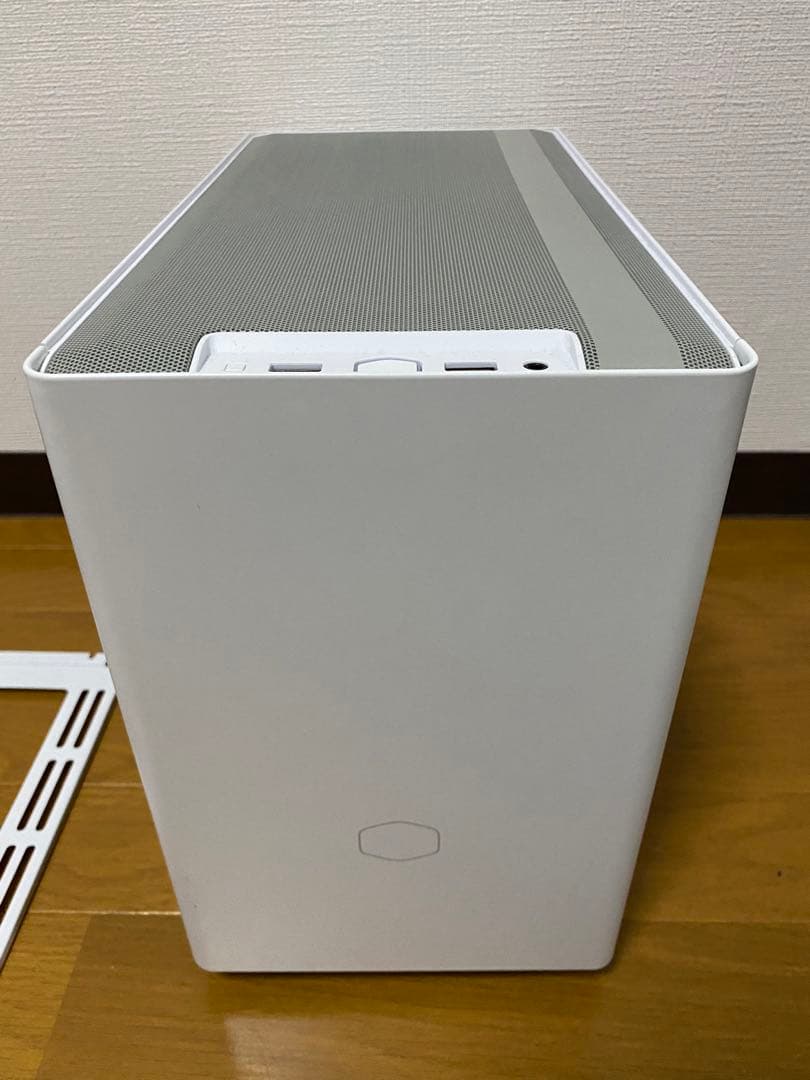MasterBox NR200 ホワイト PCケース、電源付き