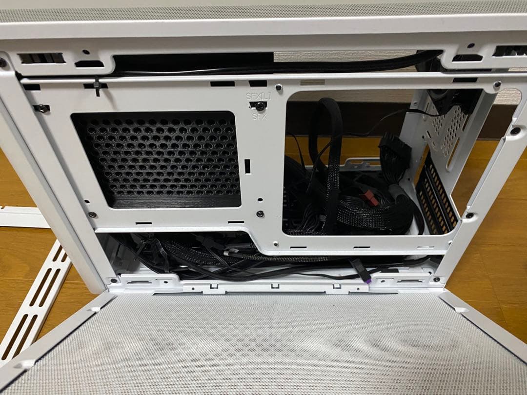 MasterBox NR200 ホワイト PCケース、電源付き