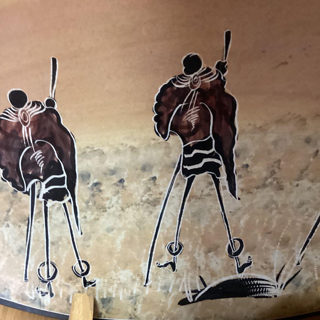 アフリカ　ケニアのソープストーン絵皿　二枚　《キリン・マサイ族》　手造り絵皿