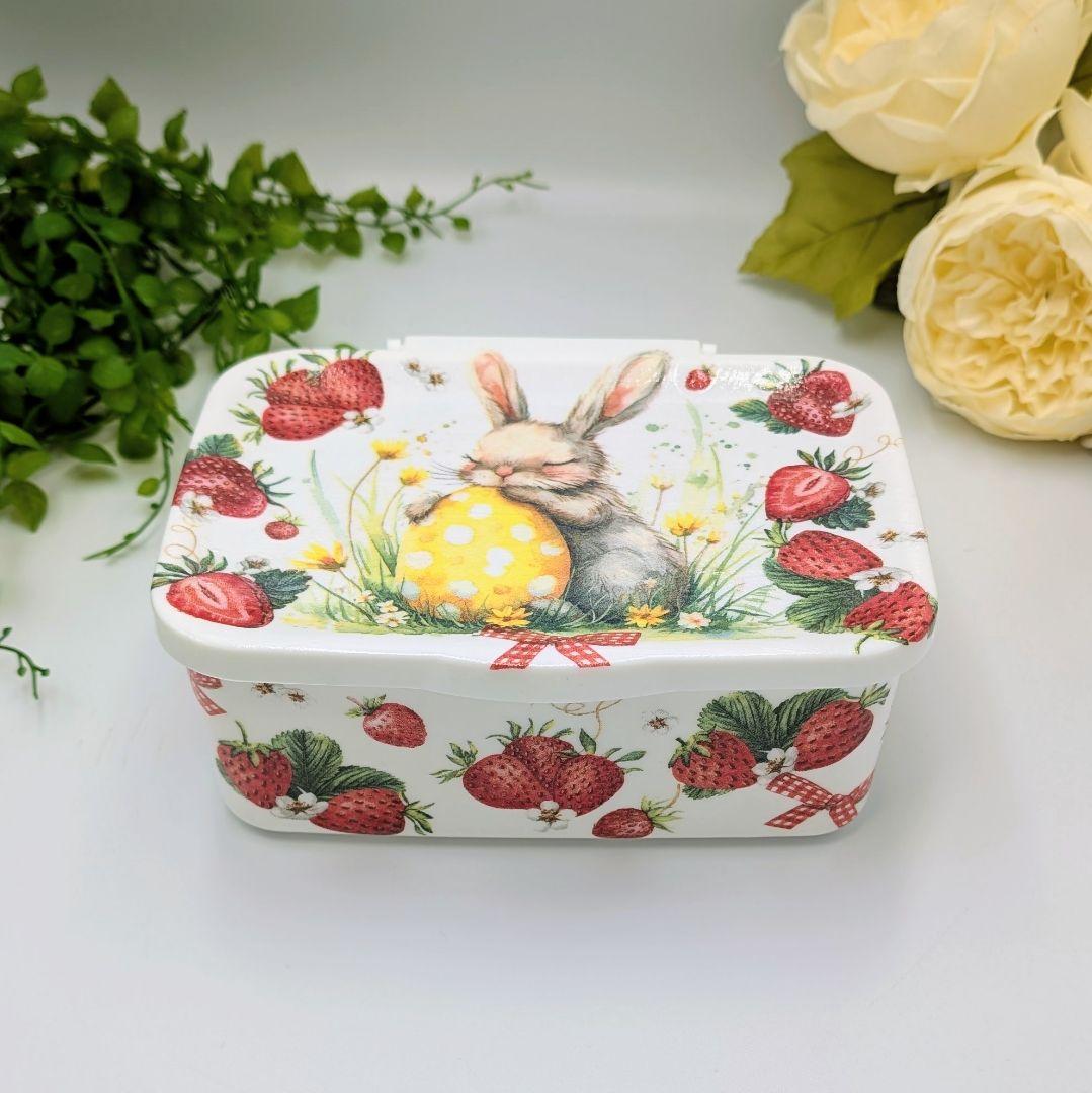 お掃除シートケース パスクワーレの夢うさぎ 苺柄 デコパージュ ハンドメイド