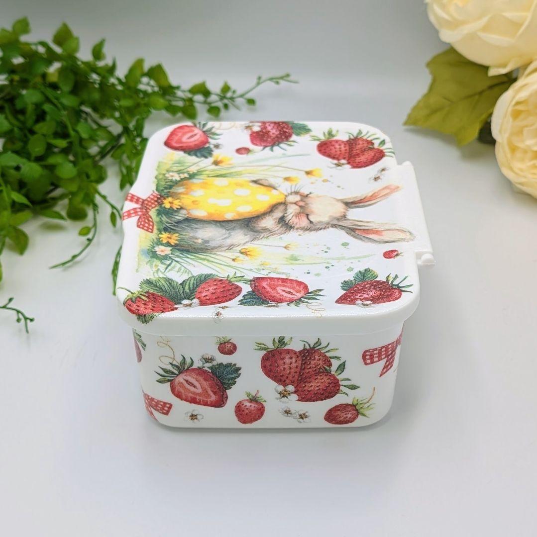 お掃除シートケース パスクワーレの夢うさぎ 苺柄 デコパージュ ハンドメイド