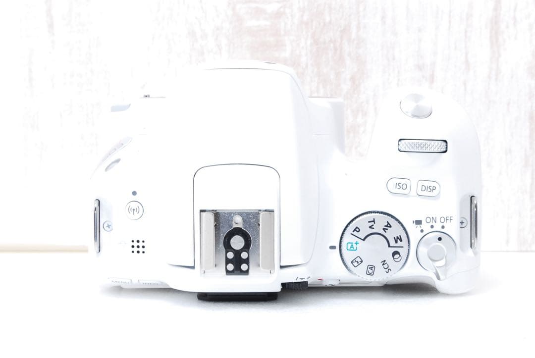 ❤️希少カラー❤️Wi-Fi内蔵❤️すぐ使えるセット❤️ Canon Kiss X9 白