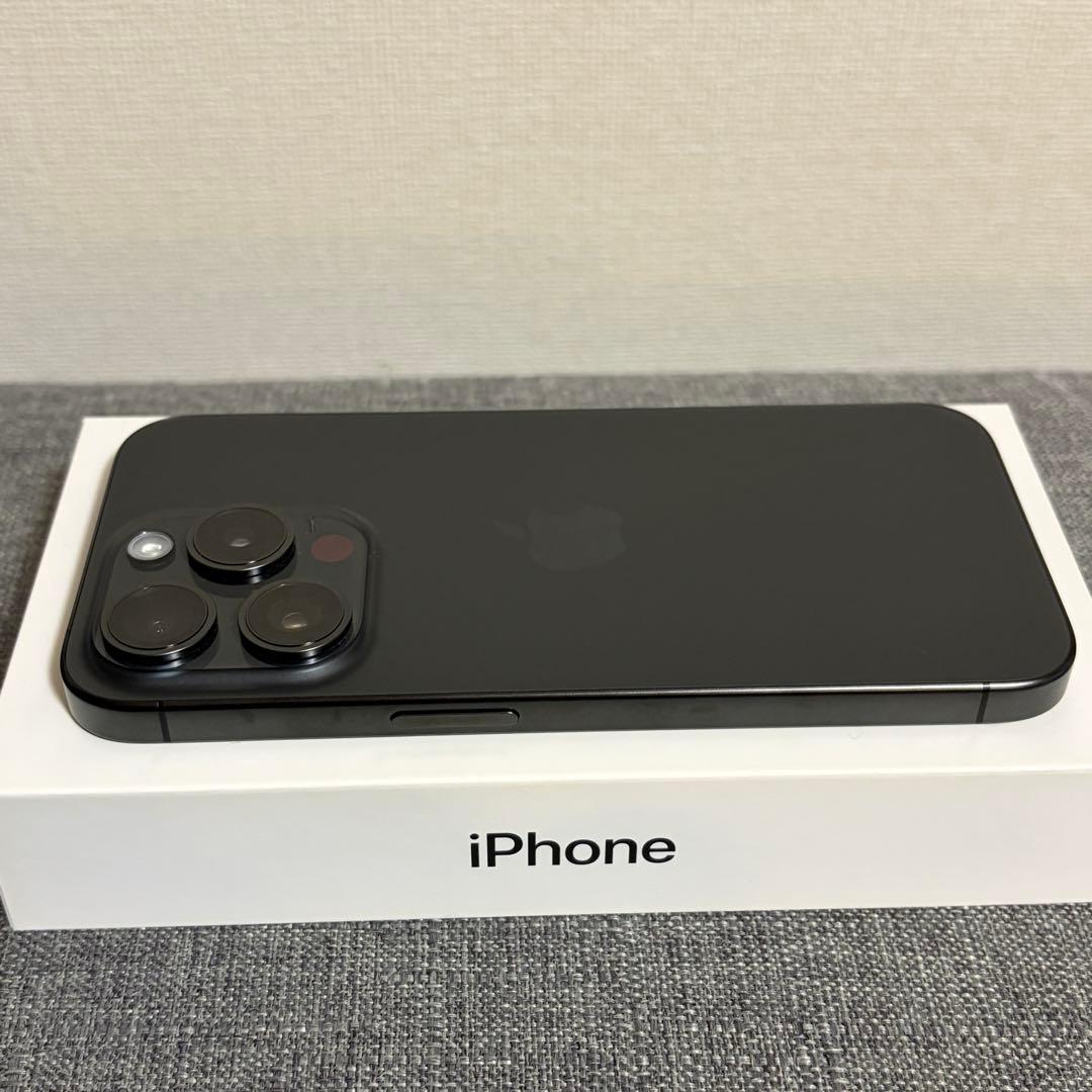 【超美品】iPhone 15 Pro 256GB SIMフリー ケースセット