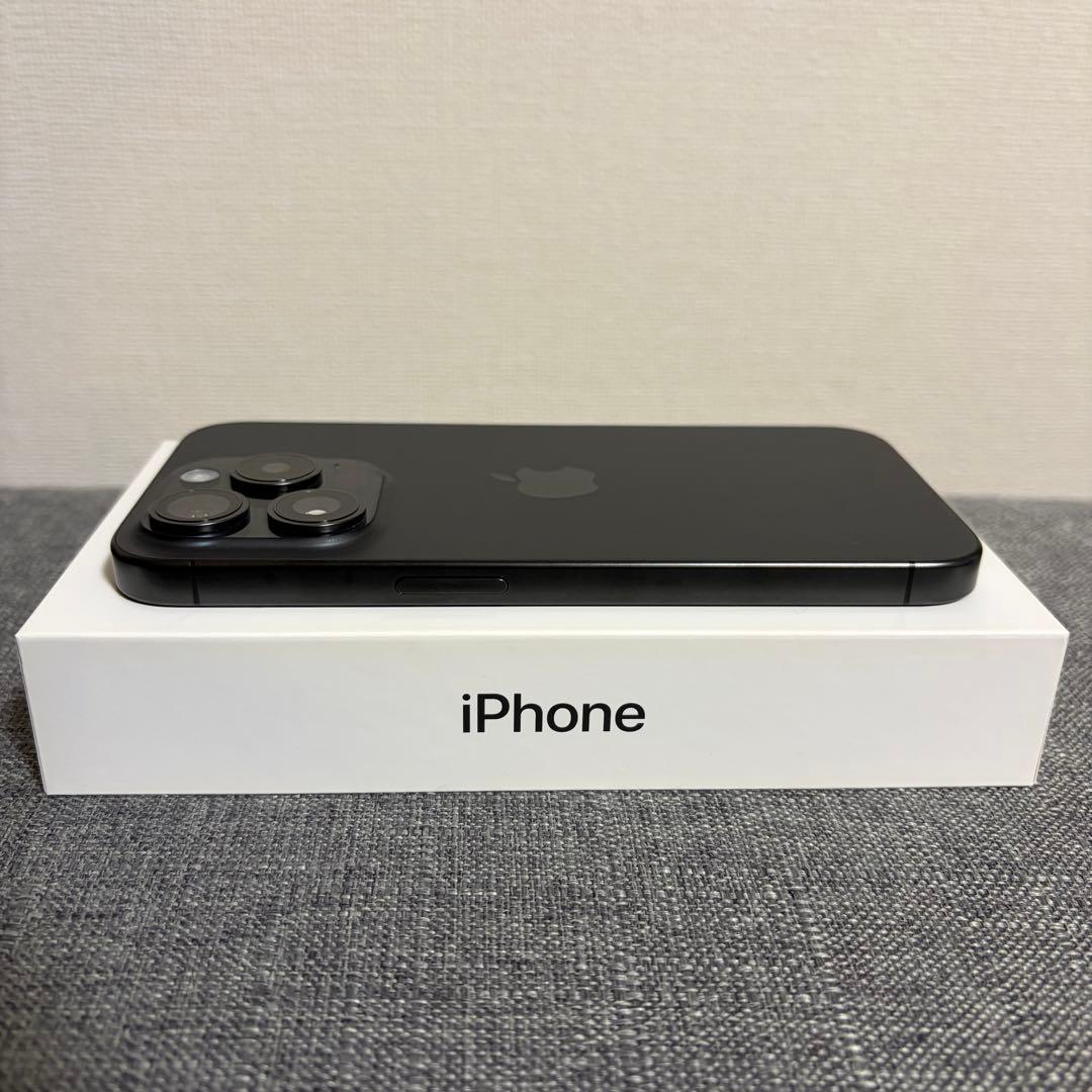 【超美品】iPhone 15 Pro 256GB SIMフリー ケースセット