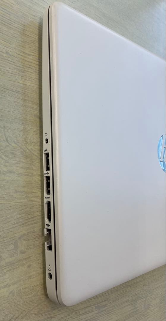 美品　HP Laptop 14s-dk0098AU