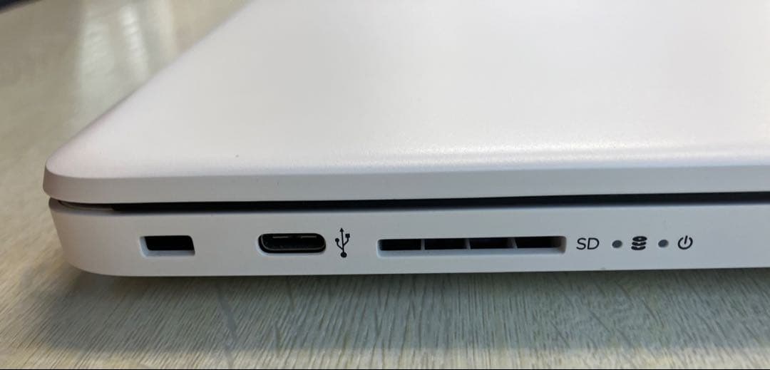 美品　HP Laptop 14s-dk0098AU
