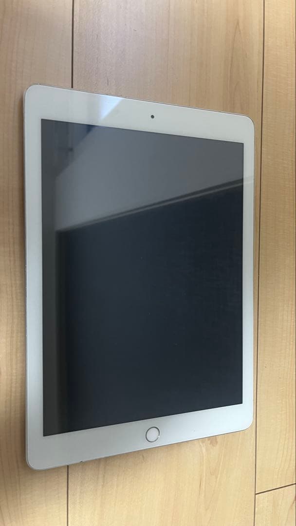 Apple iPad 本体 第6世代 WiFiモデル 32GB シルバー