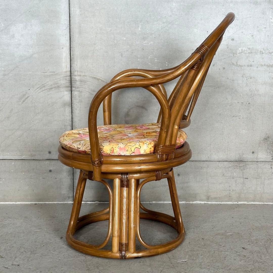 ꧁オールドラタン꧂ 昭和レトロ 回転椅子 アームチェア 花柄クッション