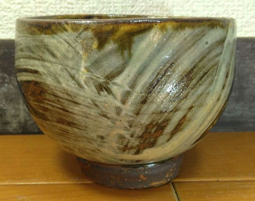 最上作 人間国宝 金城次郎 茶碗(魚紋刷毛目茶碗) 栞 共布 共箱 無傷 壷屋焼