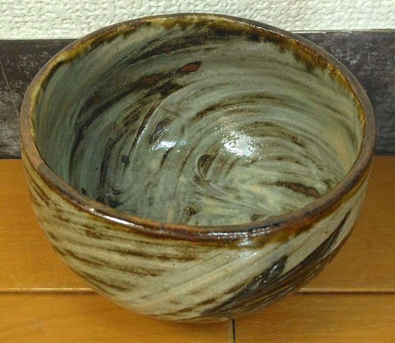 最上作 人間国宝 金城次郎 茶碗(魚紋刷毛目茶碗) 栞 共布 共箱 無傷 壷屋焼