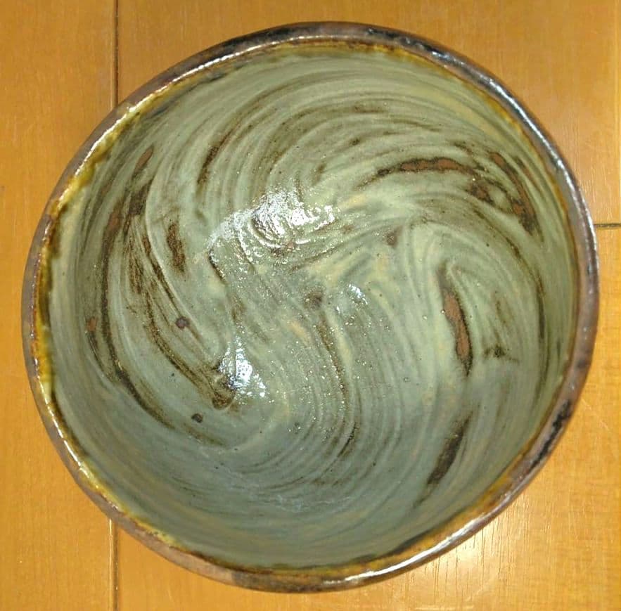 最上作 人間国宝 金城次郎 茶碗(魚紋刷毛目茶碗) 栞 共布 共箱 無傷 壷屋焼