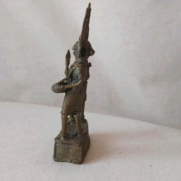 インド　鋳物　置物　びくを持つ人