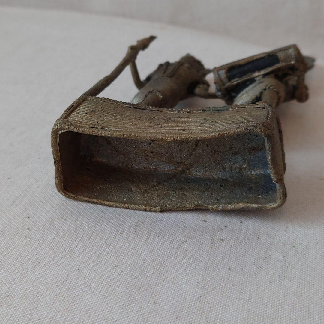 インド　鋳物　置物　びくを持つ人