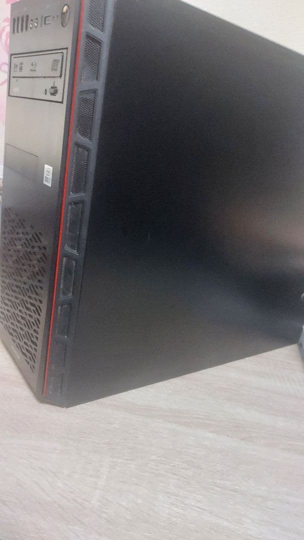 ゲーミングPC　HDDも追加で2TBついてます