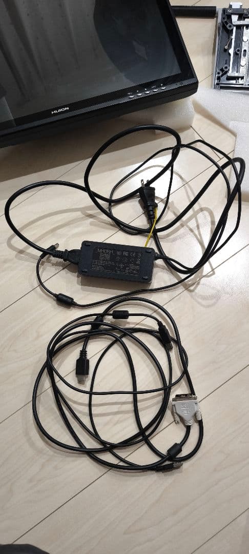 液晶タブレット HUION KAMVAS　箱付きです　中古品