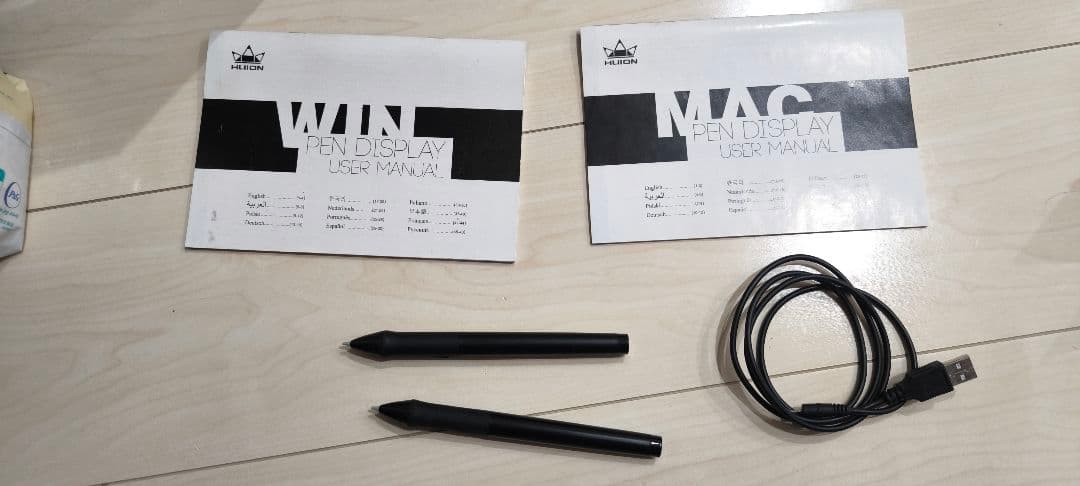 液晶タブレット HUION KAMVAS　箱付きです　中古品