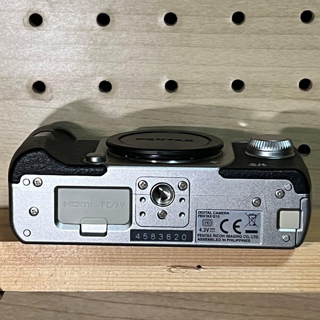 期間限定お値下げ中！！ PENTAX Q10 ミラーレス一眼 ボディ シルバー