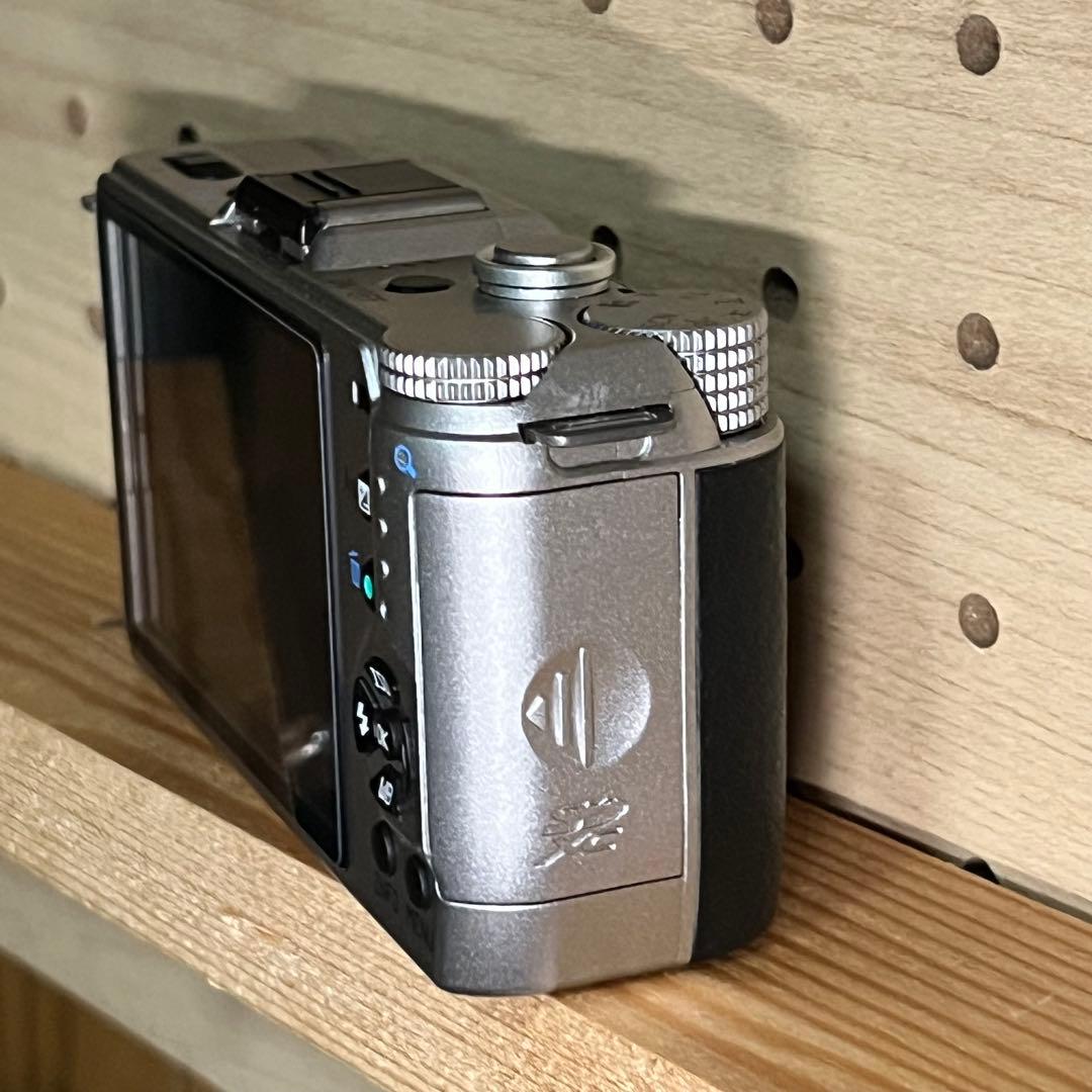 期間限定お値下げ中！！ PENTAX Q10 ミラーレス一眼 ボディ シルバー