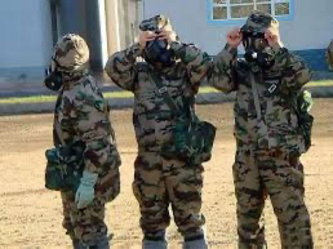 実物　中国軍　FFF02型防毒服　荒漠型　　未開封