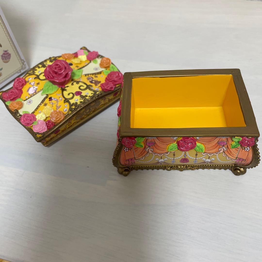 ディズニーストア 美女と野獣 陶器の小物入れ