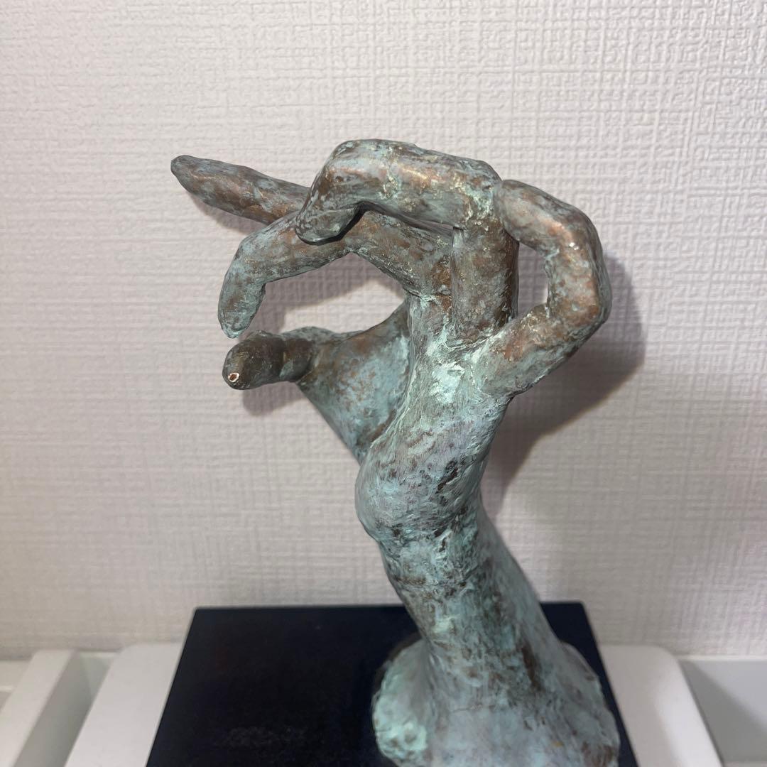 ジュネール作　「わたしの手」