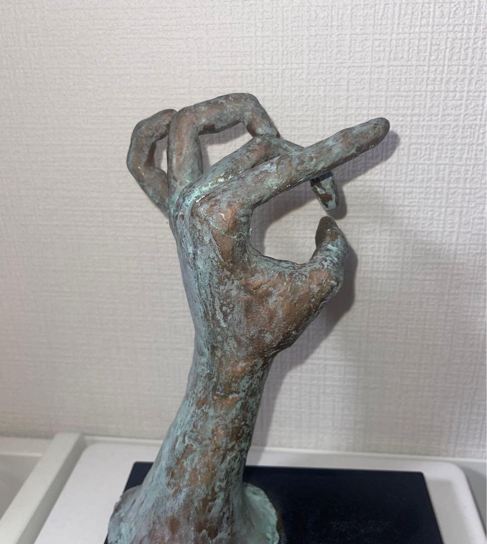 ジュネール作　「わたしの手」
