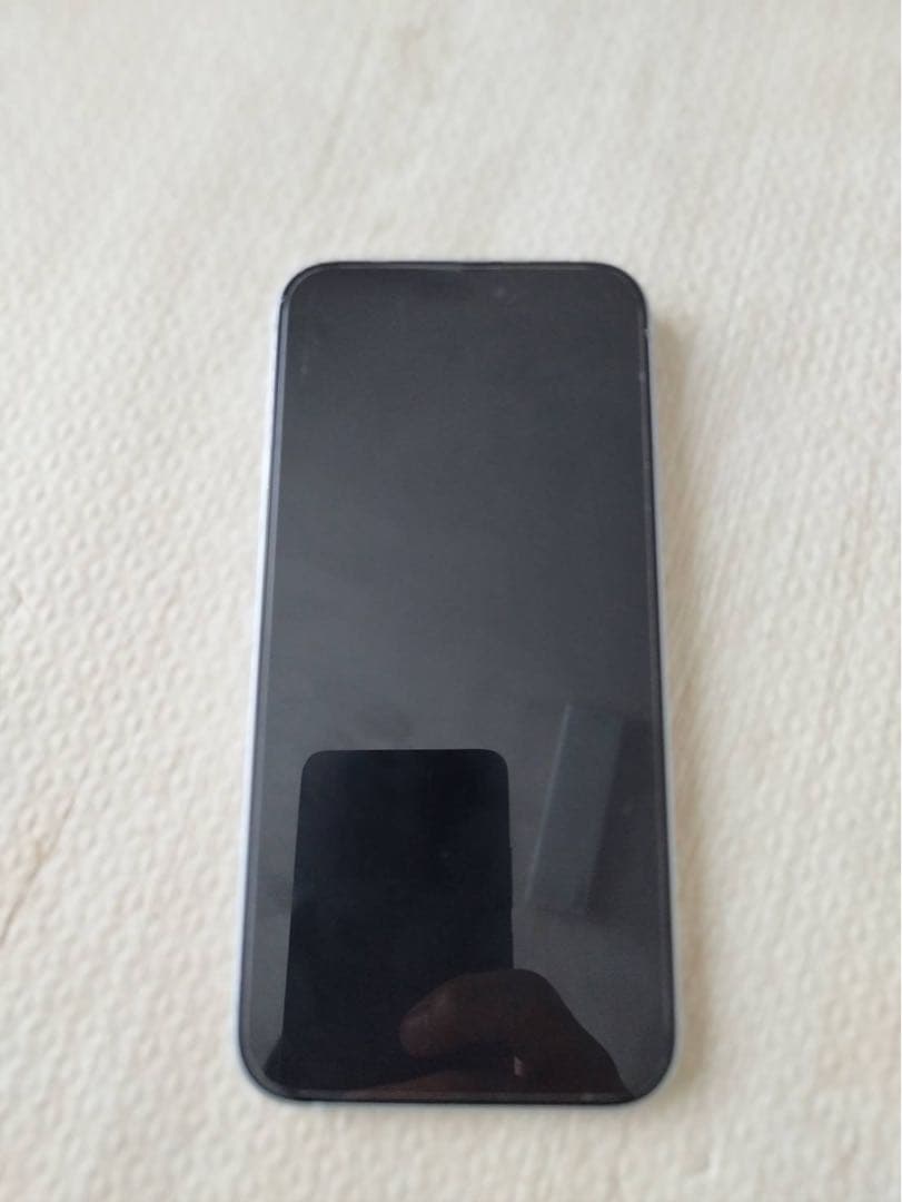 Apple iPhone 15plus 背面割れ