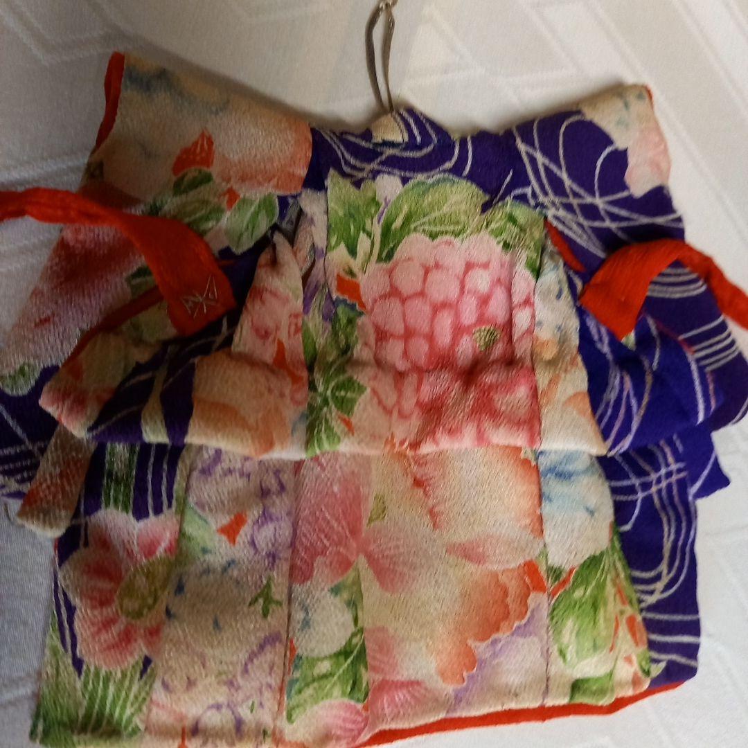 御所人形\"童”と菱形衝立に掛けたミニ縮緬一つ身晴着