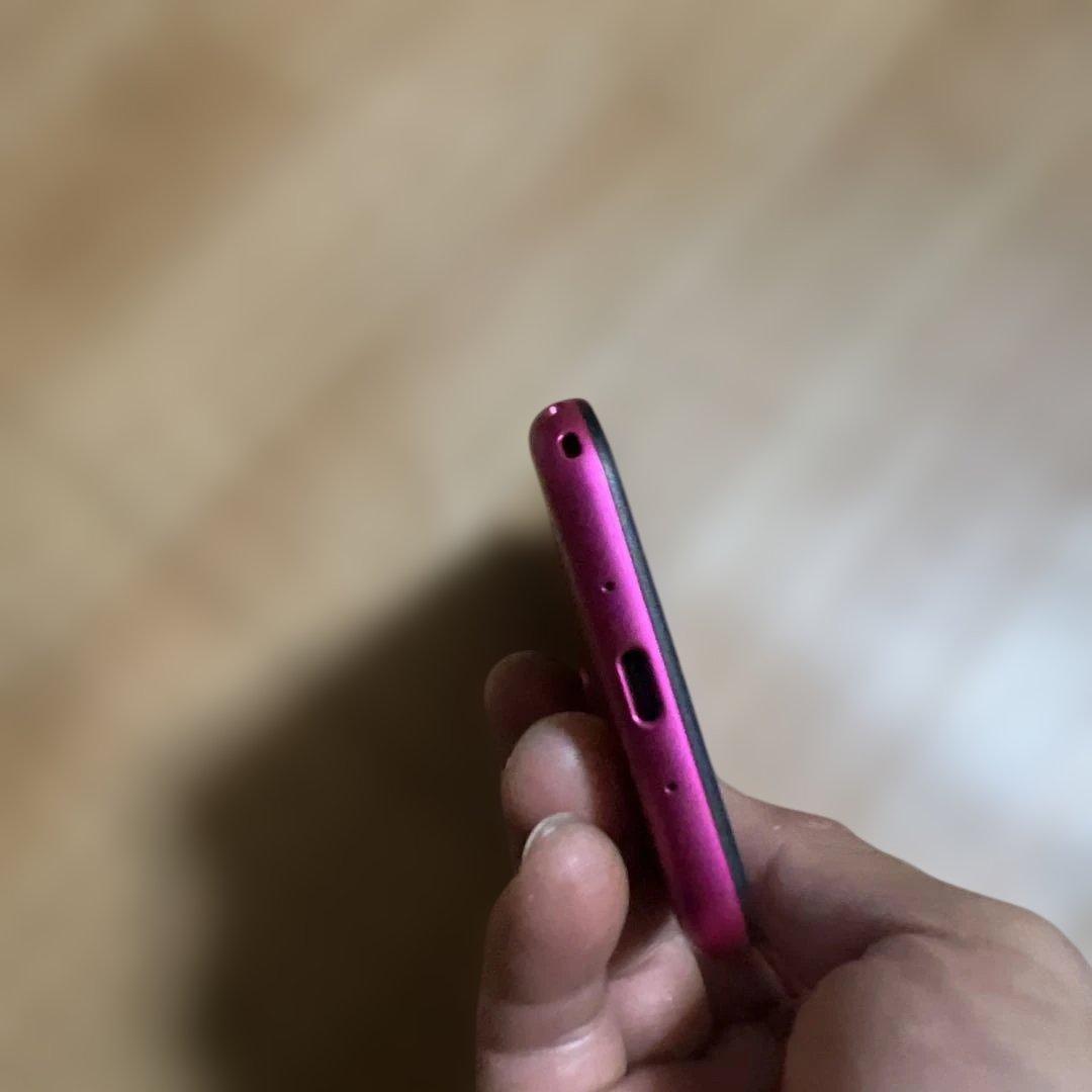 スマートフォンKYOCERA A205KC 64gb 2simスロット中古品です