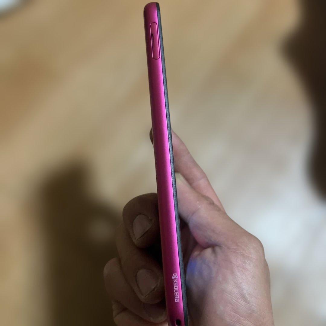 スマートフォンKYOCERA A205KC 64gb 2simスロット中古品です