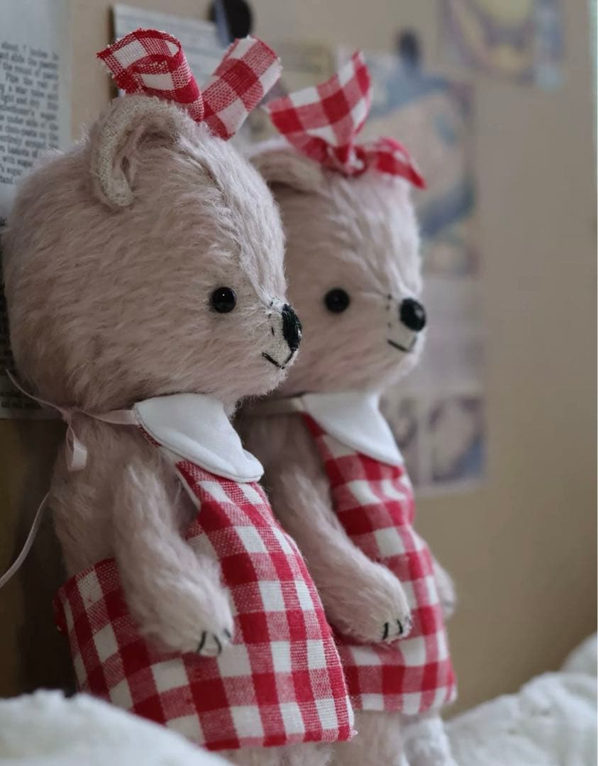 チェックワンピースの熊姉妹 アーティストベア テディベア 海外作家様 ぬいぐるみ