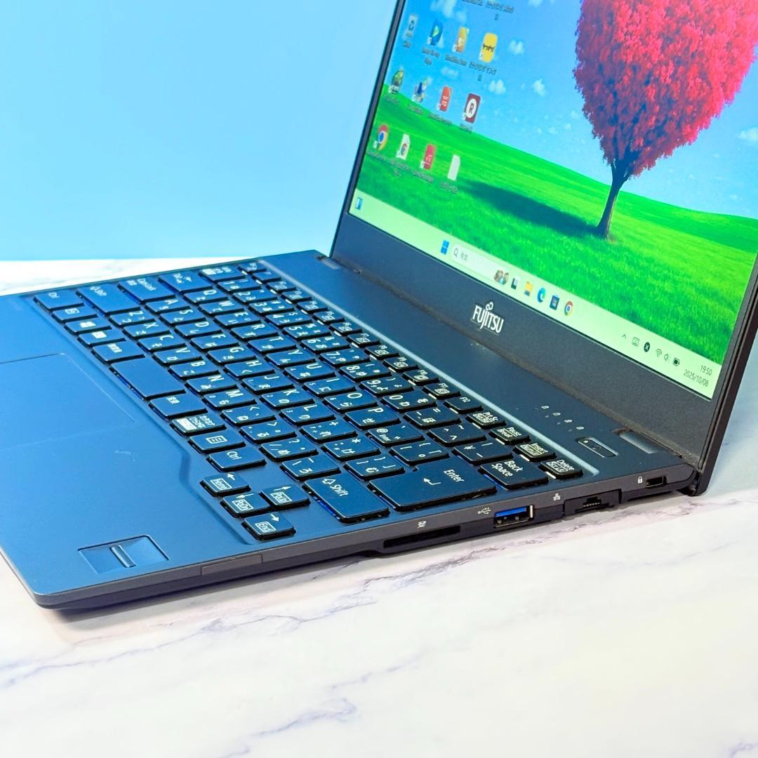 超薄型軽量★メモリ8GB・SSDで快速・指紋認証・Win11☆ノートパソコン