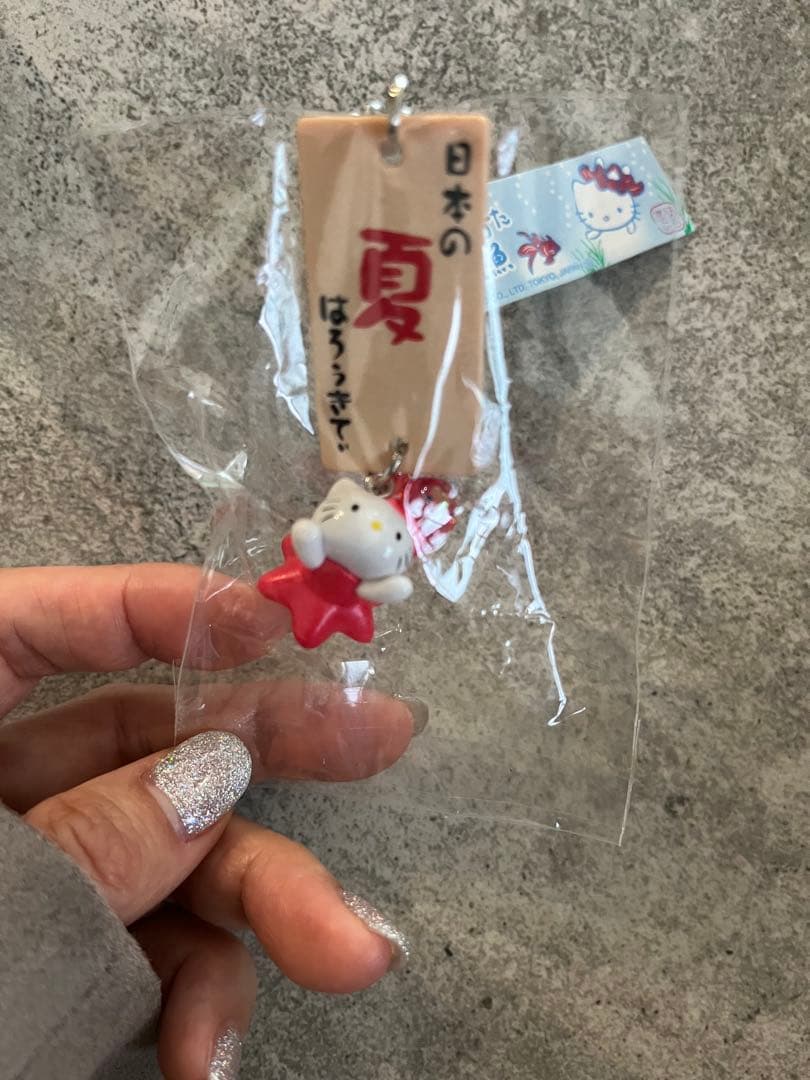 ハローキティ 赤いべべ着たかわいい金魚　ご当地ストラップ　キーホルダー　レア