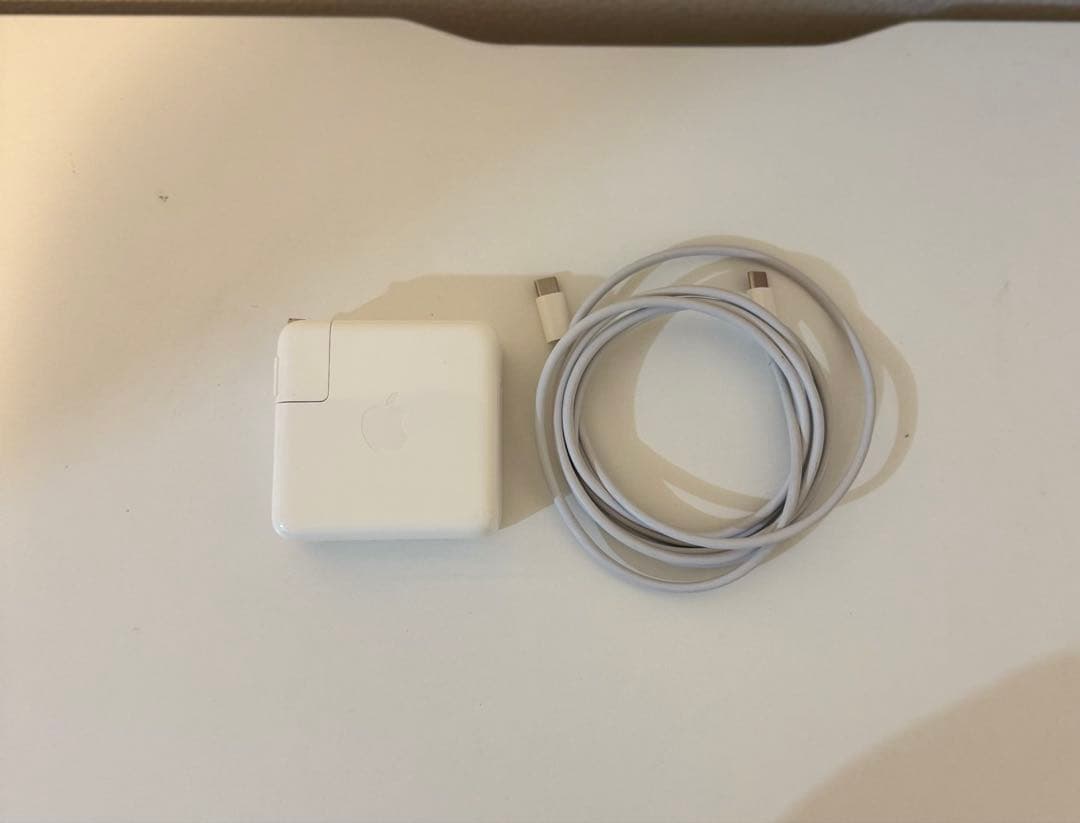 Macbook Pro 2020 13インチ office付ける core i7
