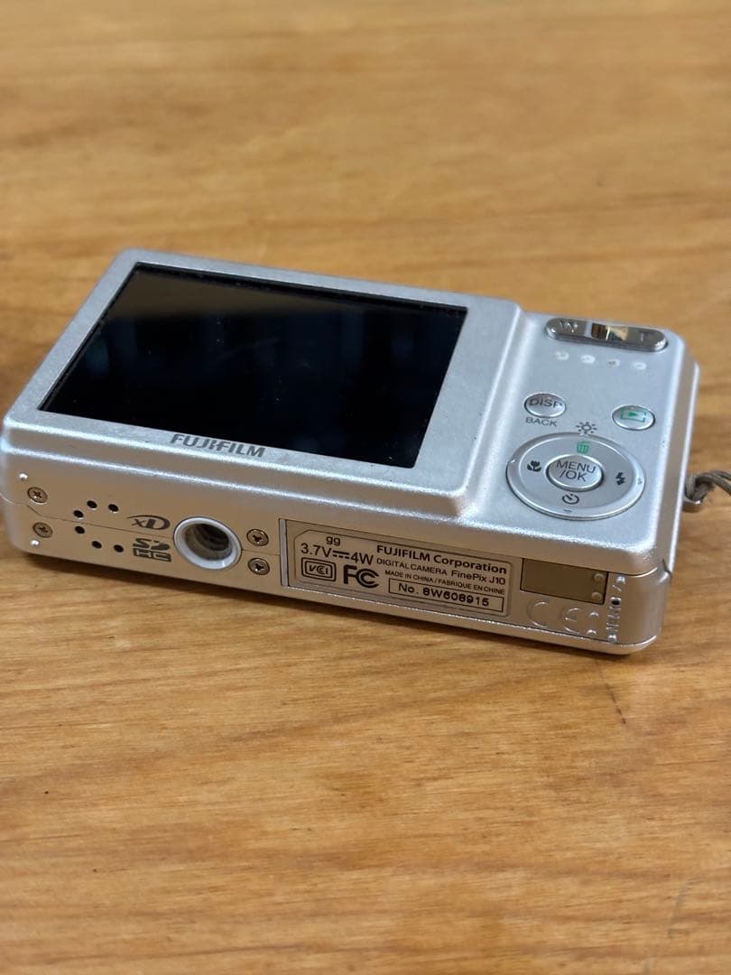 Fujifilm J10 コンパクトデジタルカメラ 8.2メガピクセル