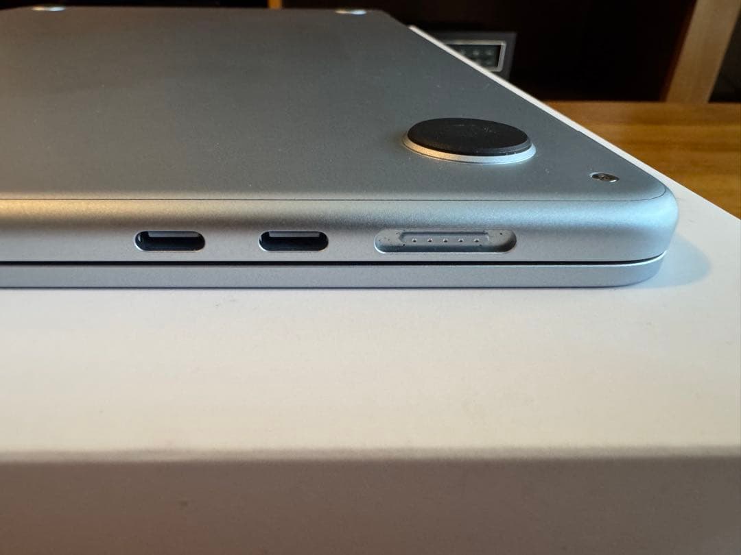 ほぼ新品 M4 25/11購入 MacBook Air 15インチ 1TB