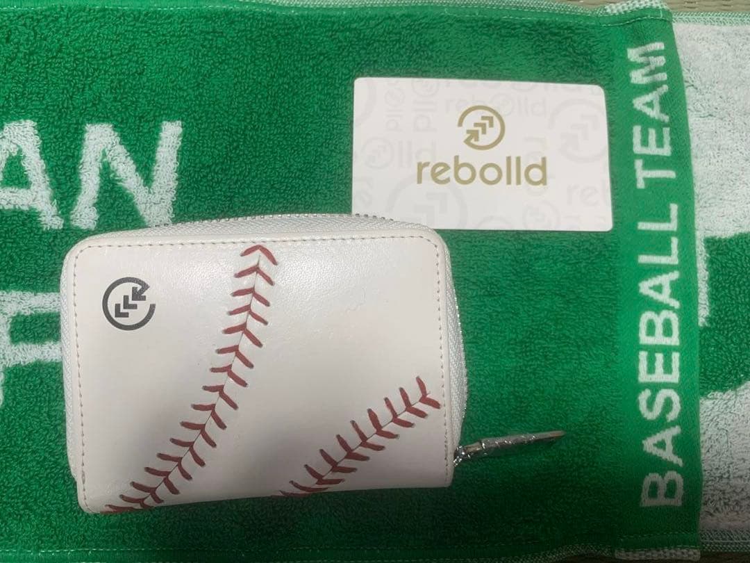 野球ボールの革を使用したお財布、カード9枚収納可能。カードウォレットです。﻿