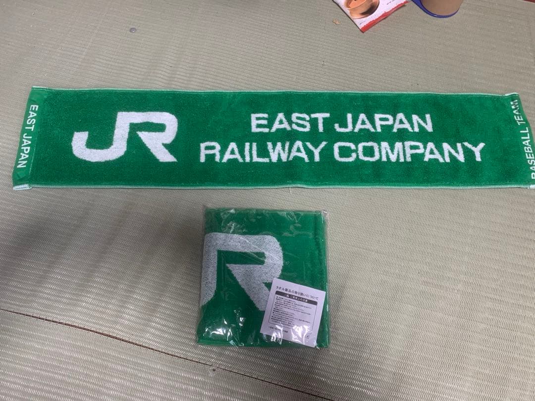 野球ボールの革を使用したお財布、カード9枚収納可能。カードウォレットです。﻿